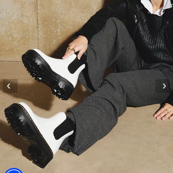 Smooth Leather Platform Chelsea Boots - Picture 2 of 3